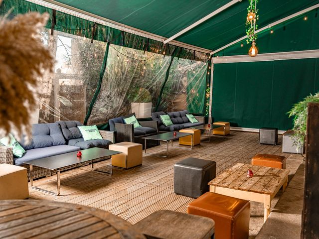 Les Pieds dans l'Herbe La Terrasse INCA